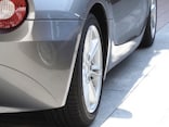 車のタイヤがバーストしたらどう対処する？走行中のトラブル対処法