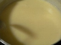 カレー粉を加えて味を調えて出来上がり。器に盛り、歯応えが欲しい場合は、茹でカリフラワーを1つ2つ入れる。